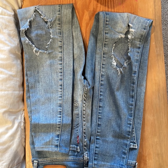 Levi’s - Picture 2 of 2